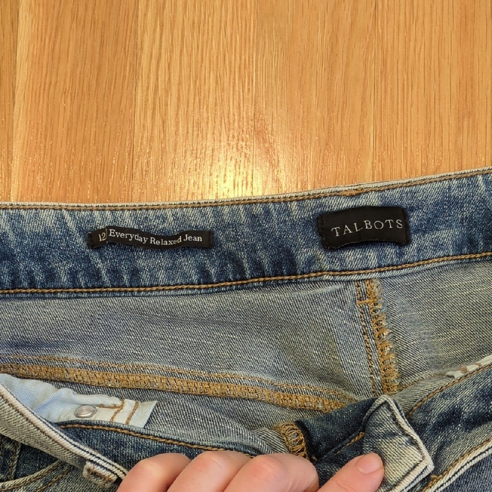 Talbots Easy Straight Relaxed Jeans Light wash Denim Beach Coastal Preppy Sz 12 - Picture 2 of 5